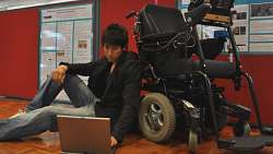 Noticias criminología. Científicos australianos inventaron una silla de ruedas que se pueden manejar con el pensamiento. Rafael barzanallana